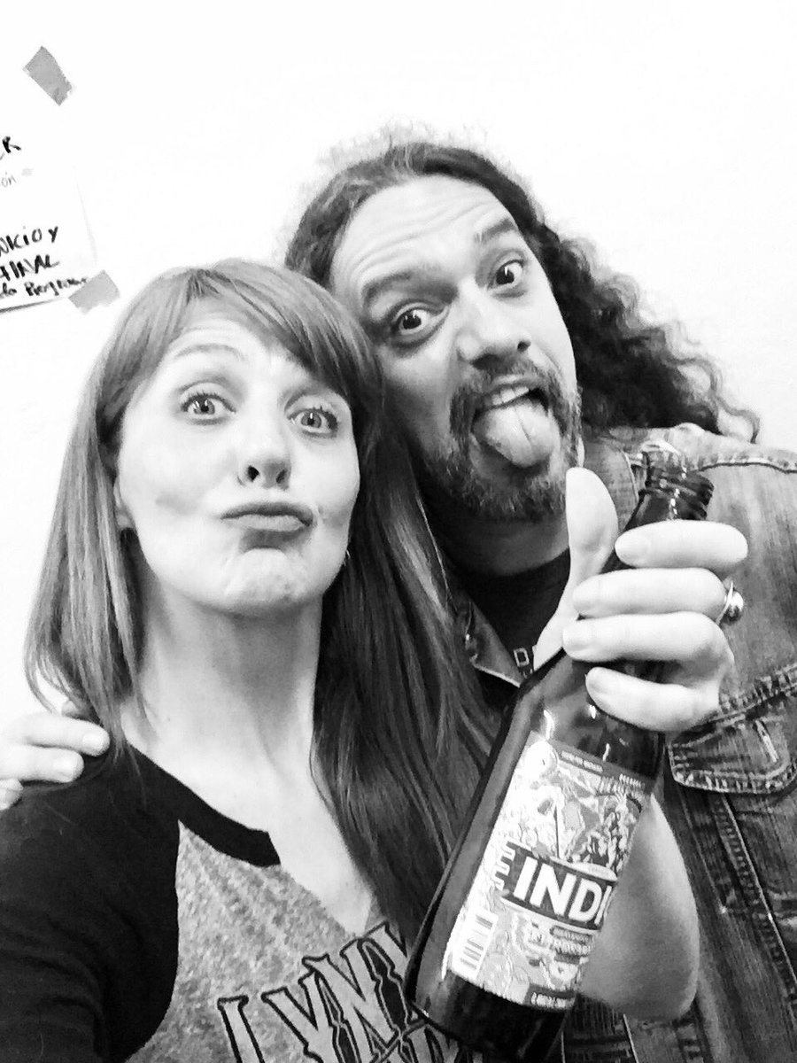DaphneOficial's tweet photo. Alimentándonos de @cervezaindio. Muy felices!! #ConvoyVL19 @ivannieblas 😝 https://t.co/JgWSP7fgg6