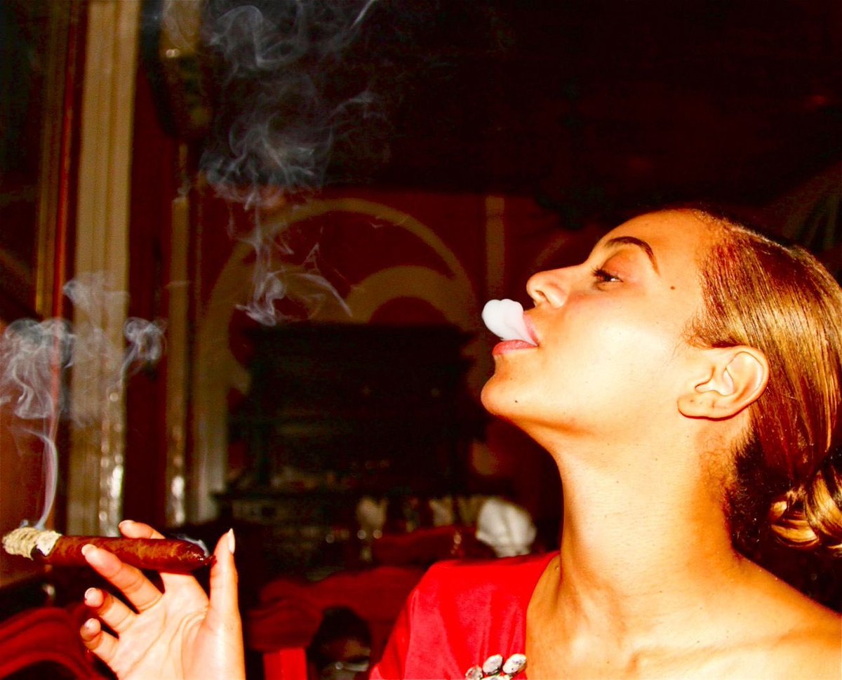RNBEY0NCE's tweet photo. Beyoncé smoking a cigar??? 
iconic. https://t.co/TOauLHVNnq