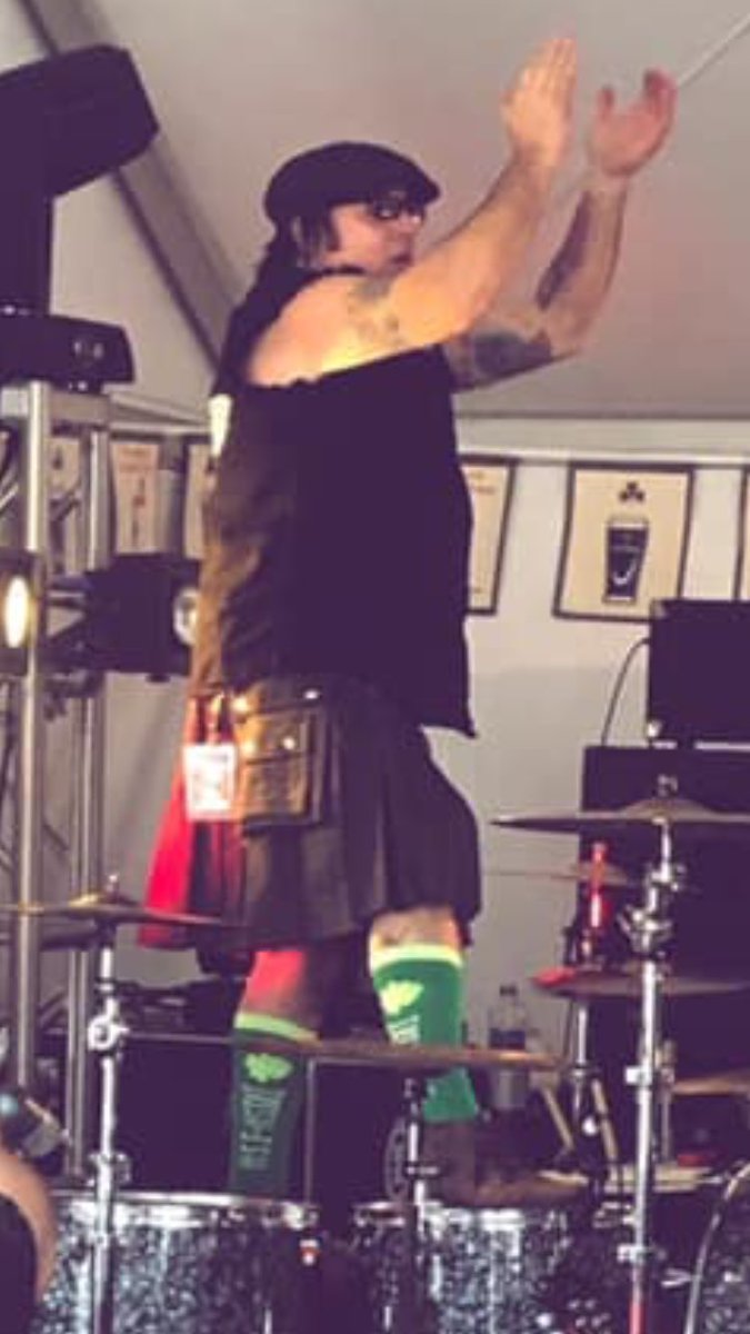 johnny_sexx's tweet photo. #BackseatHooligans at Looney’s Pub wearing my #BullBoxerShoes thank you guys for making such great footwear @Bullboxershoes https://t.co/38Ce8KF28p