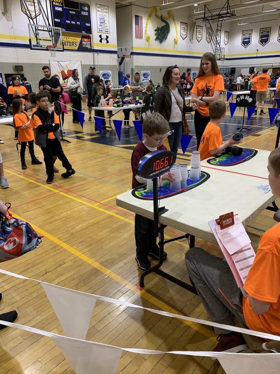 MDstackers's tweet photo. Proud of today’s @HoneygoElem #FoxStar Stackers at the #MidAtlanticRegionals 🦊⭐️  @mrs_moorefield @theWSSA @SpeedStacksInc https://t.co/pJT283Hc55