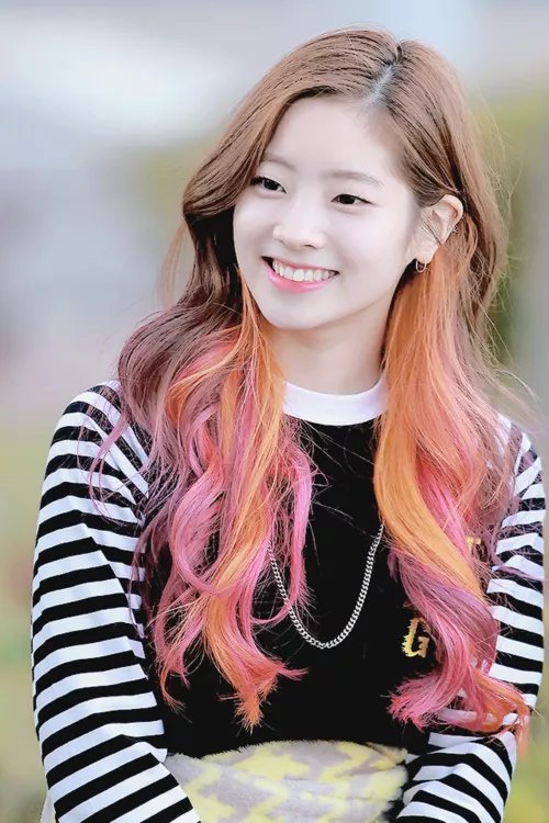 Dahyun's hair appreciation tweet.