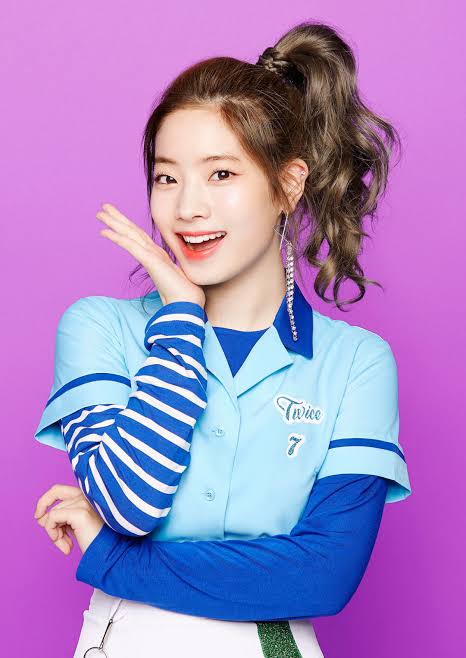 Dahyun's hair appreciation tweet.