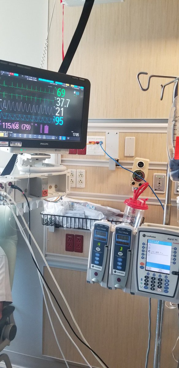 VLovesFree's tweet image. Thanks to @dubnation @KlayThompson @KDTrey5 @Money23Green my mom was heavily sedated in the ICU &amp;amp; she woke up in time 4 the @warriors game. @StephenCurry30 my mama said she wears size 8. #askingforcurryshoesforamiracle
#blessed #mymamawillbeok
#thankyougodandmywarriors #DubNation