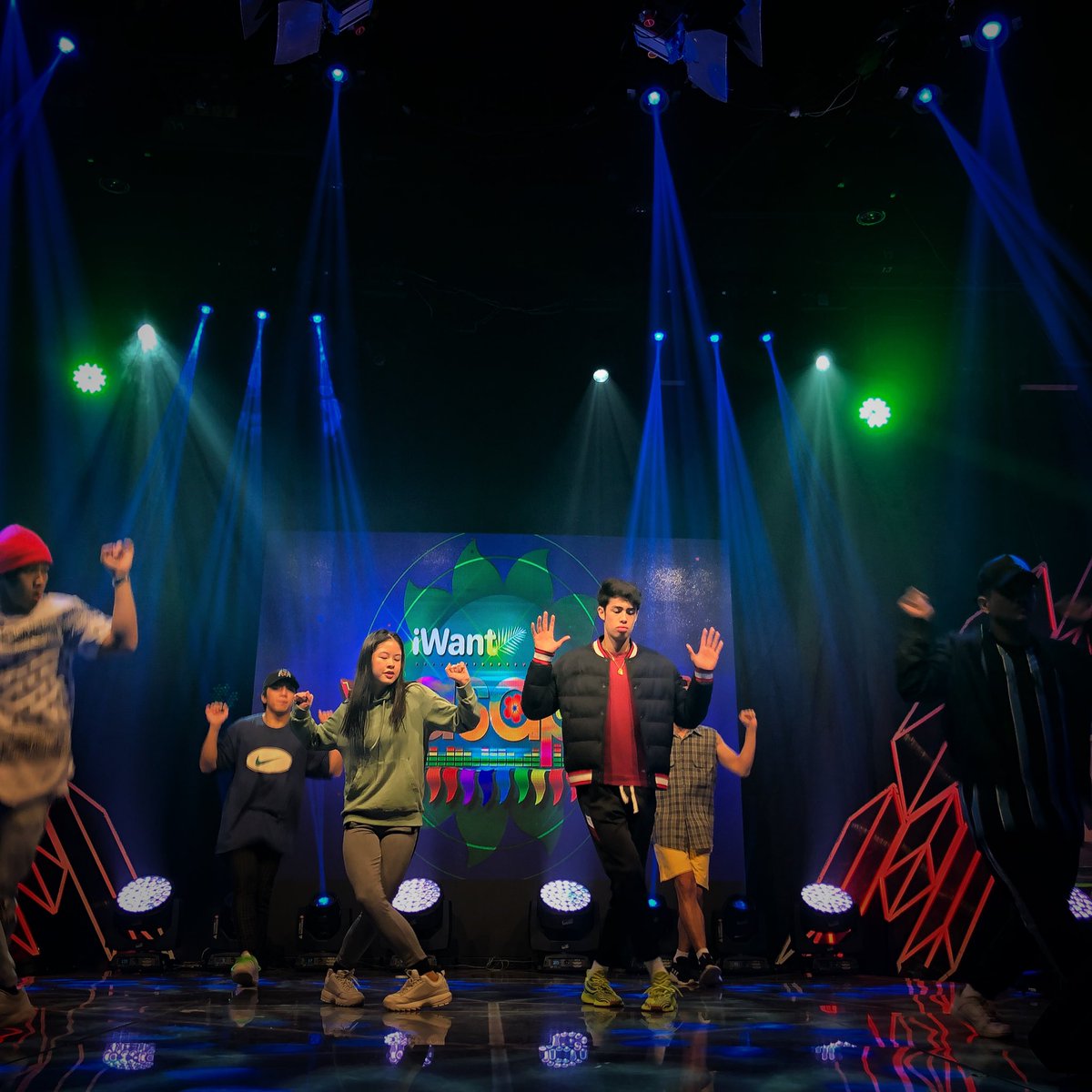 Alco_Guerrero's tweet photo. Uy hello DonKiss!!!

#iWantASAP https://t.co/lPiUMY2UMb