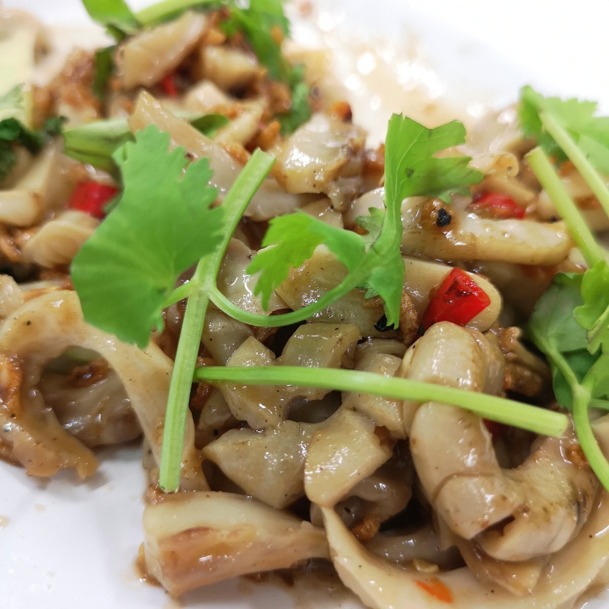 Eric_Phoon's tweet photo. Stir fry Pig Intestine (San Cheong) with bird eye chili, dried prawn and garnish with Coriander (Chinese Parsley)
.
#wingsiewyoke #HomeCooking #livetoeat #food #yummy #delicious #instafood #nomnom #foodforthought #hungry #foodporn #foodpics #asianfood #mencancook #Chinesecooking https://t.co/ODyKKzMWJ7