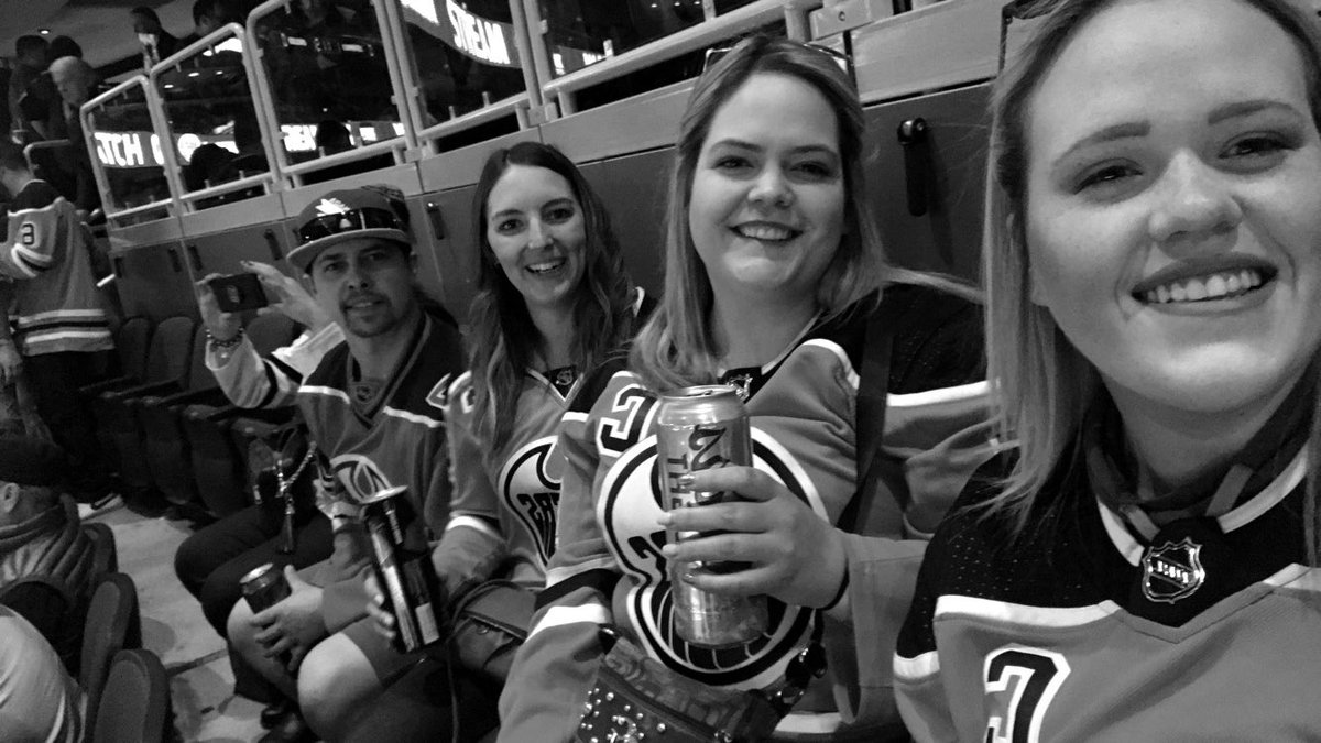_ksmithh's tweet photo. #OurPack  LETS GO OILERS 🤣🤣 https://t.co/HITOki3JFd