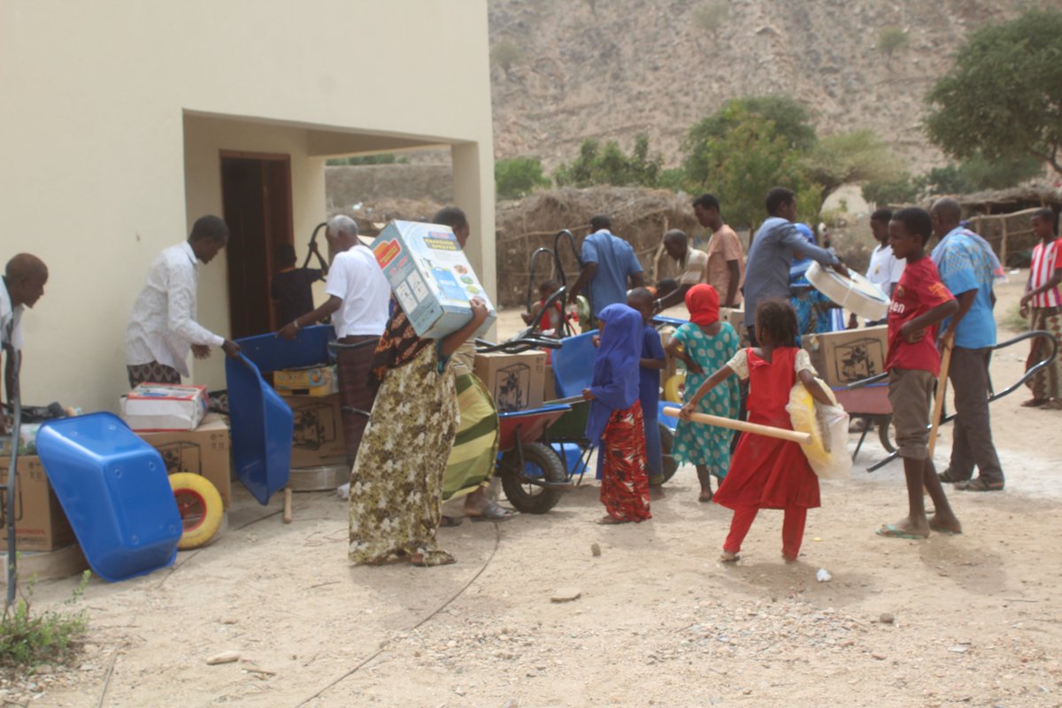 TaakuloSomali's tweet photo. #TASCO distributed Agricultural inputs / tools for #10_Farmers in Fardaha Village under Lughaya district.Each Farmer received #1_Water_pump,  #Sprayer, #water_pipe(100m), #Wheel_barrow #Hoes. #Shovels, #Rakes, #Axes and #Hand_Gloves.Funds from @shf_somalia @OCHASom  @DFID_UK @QF https://t.co/g1pGJqg2a9