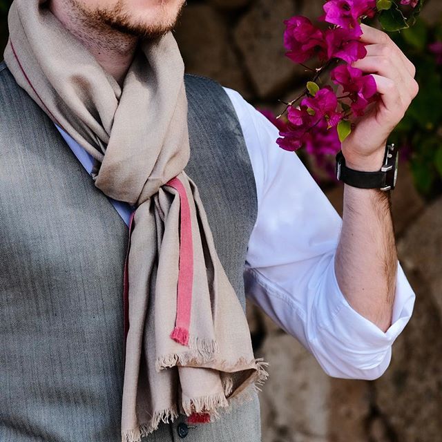 ProjectGamchha's tweet image. “You need to let the little things that would ordinarily bore you suddenly thrill you.”
Andy Warhol 
#smallinspirations #inspiration #creativity #timelessfashion #andywarhol #scarves #permanentstyle #menfashion #silkstories ift.tt/2Y4JK4e