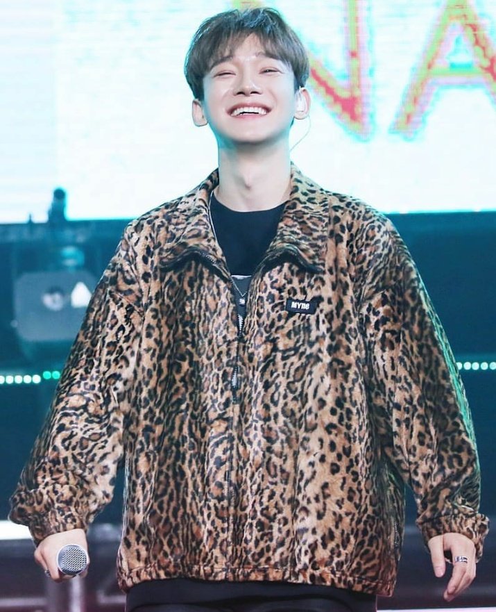 cottonbunnie_'s tweet photo. I falling in love with his smile😭😭😭😭

#TwitterBestFandom #SoompiAwards 
#TeamEXO 
@weareoneEXO 
@B_hundred_Hyun 
@layzhang https://t.co/BlyTjE3jvA