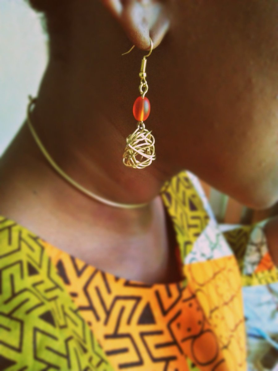 shotoharts's tweet photo. Be optimistic🔥 😍
#ShotohArts #StandOut #BeYou #Nairobi #NairobiArt #Happy2019 #EarRings #ArtLife #MagicalKenya🇰🇪 #Bracelets #Rings #Brass #Necklace #WallClock #WallArt #Frames #PictureFrames #Anklets #Cards #LeftHanded #HandMade #KenyanArt #Recycled #OppoPic #KenyaFashion https://t.co/LYPSOzCZJD