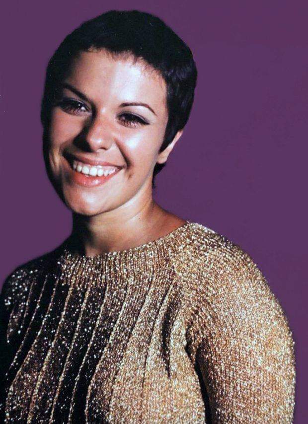 Elis Regina Carvalho Costa
Birth 1945.3.17 ~ 1982.1.19
Happy Birthday
 