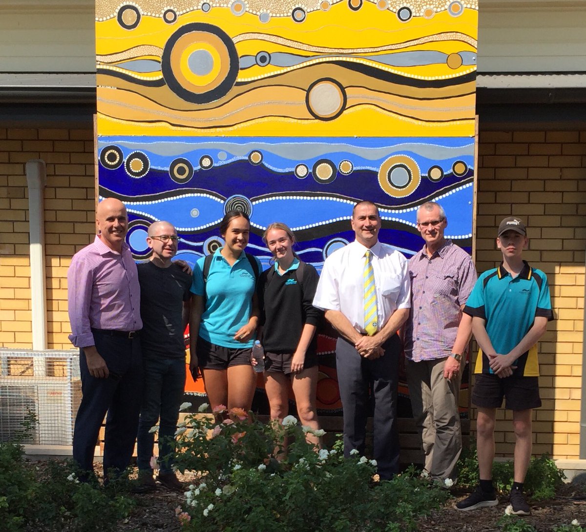 rob_currie's tweet photo. Connecting with Adrian Piccoli, Director, Gonski Institute for Education, VP-Griffith Public School, John McGettigan, Saskatoon Teachers Association, Peter King, Principal-Murrumbidgee Regional School &amp; students. Learning about effective educational practices in New South Wales. https://t.co/5EVgANg0QP