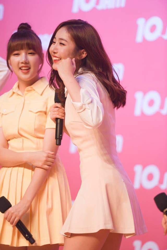 sinblooks's tweet photo. 161017 #신비

happy sinb is adorable sinb.

                              *✧ mochi holic https://t.co/3lfRS7uWN3