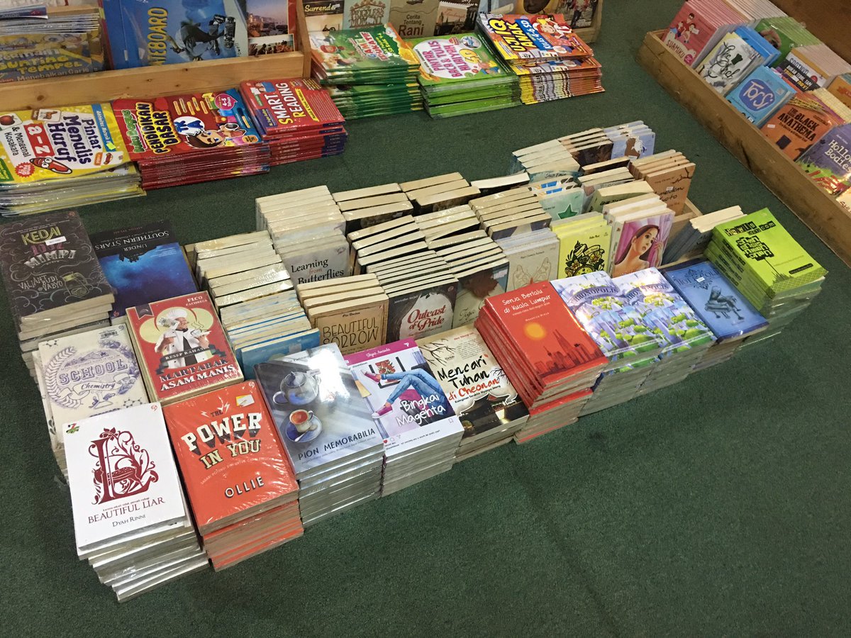 Warga Bandung yg suka baca buku boleh datang yah ke toko buku orang tua saya di Mall Lucky Square. Harganya inshAllah terjangkau. Yg jaga tokonya ayah saya, kalau habis maghrib dan weekend ada ibu saya juga. They work so hard for the bookstore bcs it’s their dream to have one.