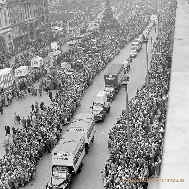 IndoArchives's tweet photo. #HappyStPatrick's Day
#StPatrick's Day Parade March 1959 @iar_ie @NLIreland https://t.co/mnlksSZWl8