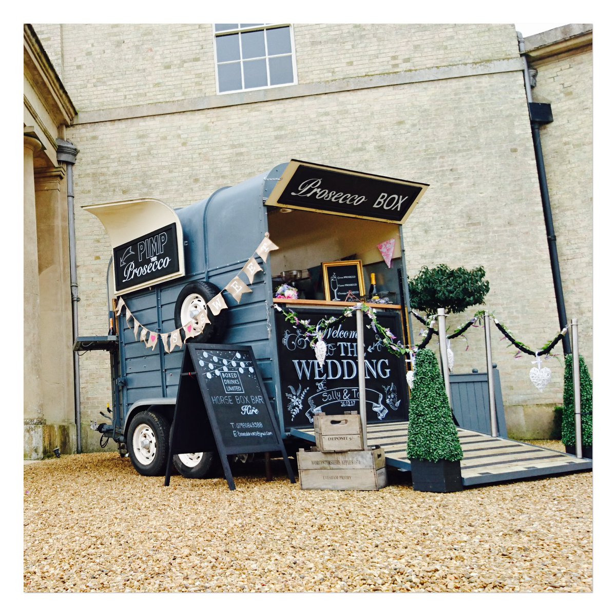 BOXED_DRINKS's tweet photo. \\ W E D D I N G  G O A L S \\ a perfect, luxury addition. Signage can be fully personalised to you and your event. Prosecco Box (shown here), Gin Box, Beer Box also available. For venues with their own bar, the dry hire option is ideal! Message us for 2019 &amp; 2020 availability. https://t.co/RTrzUodtC9