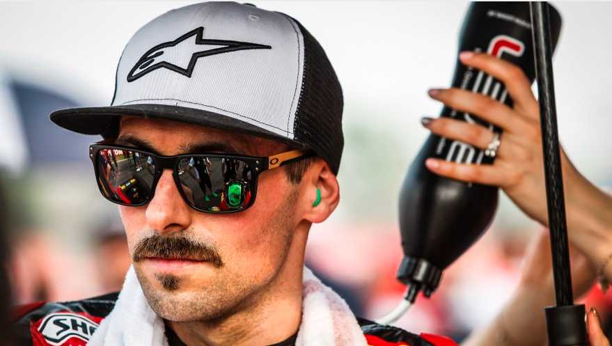 WorldSBK's tweet photo. Time for some good news! @eugenelaverty will be RACING in Race 2!

Keep an eye on his progress from P11👀 

#THAWorldSBK 🇹🇭 https://t.co/JUOwaeNG7S