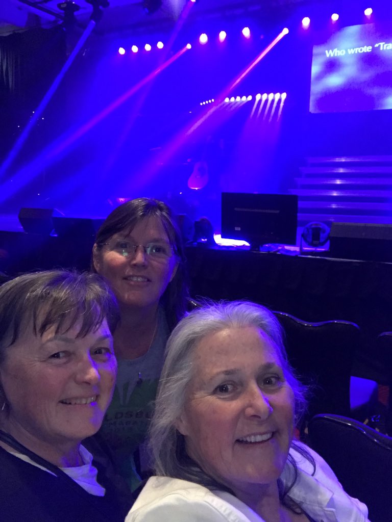 HumboldtHub's tweet photo. @marieosmond @SilverLegacy @merrillosmond @jayosmond @DavidOsmond1 Here we are - ready for backstage #handsisters https://t.co/bBm9tbjW9p