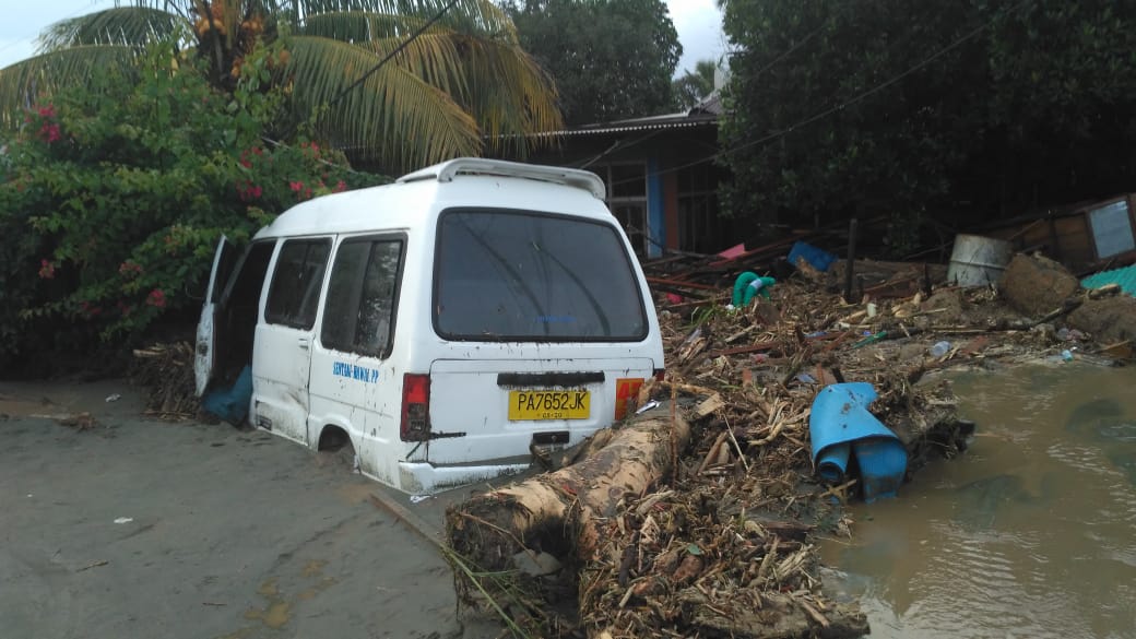 SiaranBolaLivee's tweet photo. Semoga selalu tabah dan sabar untukmu saudara sebangsa di bumi Jayapura Papua. Semoga dikuatkan. Semoga ditabahkan. Semoga lekas bangkit dari musibah banjir bandang. Amiin #PrayForJayapura https://t.co/0tpS8y4ZHb