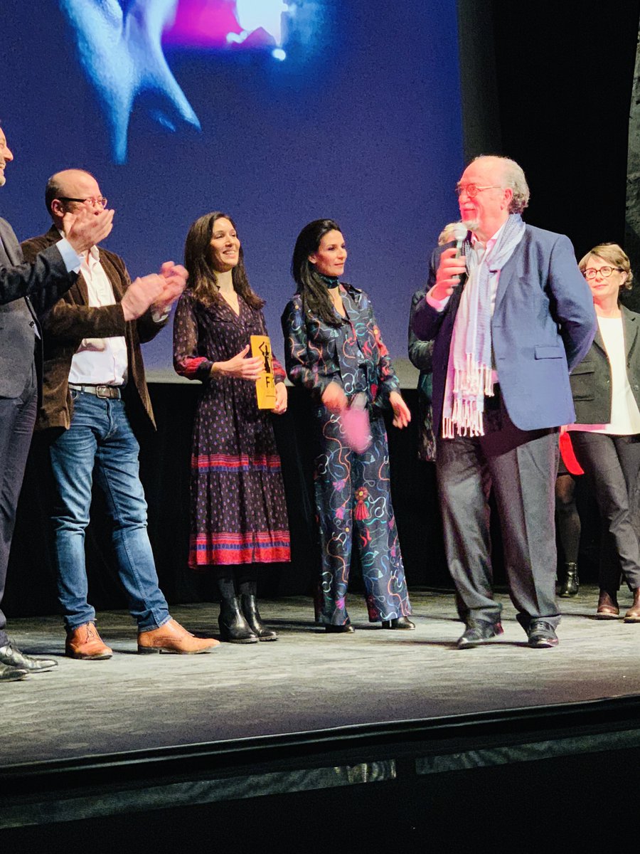 DelphineMinoui's tweet photo. Vive émotion de voir notre film "Daraya, la bibliothèque sous les bombes" doublement primé ce soir, avec le Grand Prix du @FIGRA_Festival et le Prix Jury Jeunes. Ces Prix, ce sont ceux des jeunes passeurs de livres de Daraya. Merci @France5tv @brotherfilms et toute l'équipe ! https://t.co/o55DgoCJVf