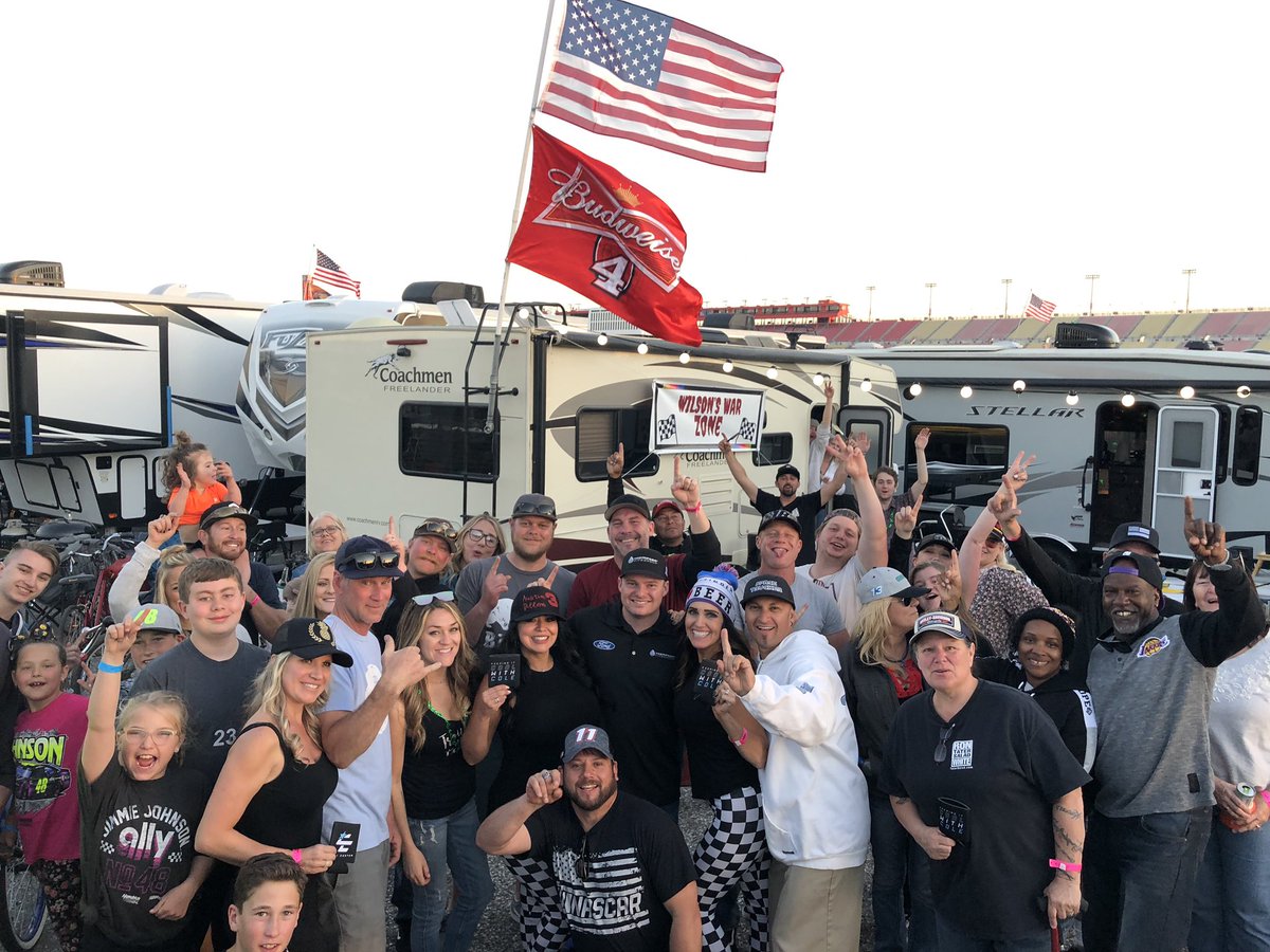 ColeCuster's tweet photo. Crazy getting to win at my home track! Even got to cruze the camp grounds after the race! https://t.co/rnvMLjpiSc