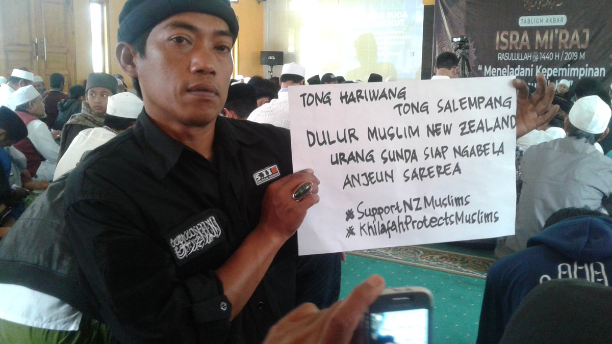 WJapil's tweet photo. الحمد لله
Tabligh Akbar Isra Mi'raj 1440H/2019M
#RasulullahPemimpinKami
#RinduPemimpinJujurDanAdil
#RinduPemimpinCintaIslam
#SupportNZMuslims
#KhilafahProtecsMuslims
#Sumedang https://t.co/1Jbk1qxLSK