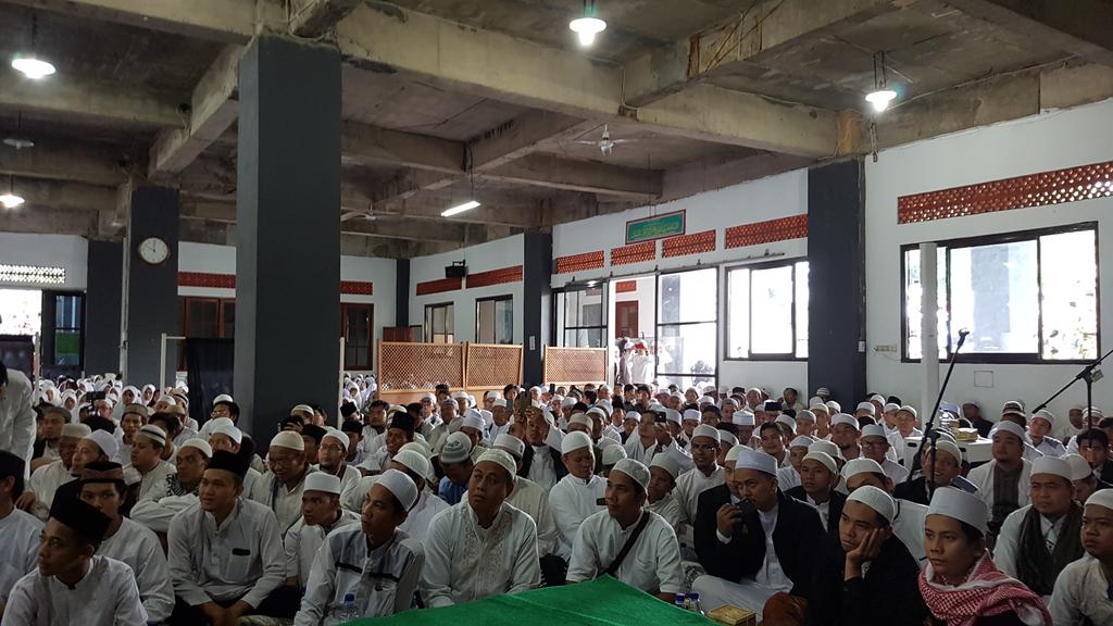 Hafidz_AR1924's tweet photo. Rajab bukan hanya momentum Isra' dan Mikraj. Tapi, bertemunya Nabi dengan kaum Anshar. Kemenangan Shalahuddin dalam Perang Hittin. 

Juga runtuhnya Khilafah.
#RasulullahPemimpinKami
#RinduPemimpinJujurDanAdil
#RinduPemimpinCintaIslam
#SupportNZMuslims
#KhilafahProtectsMuslims https://t.co/oAkkQSGp2C