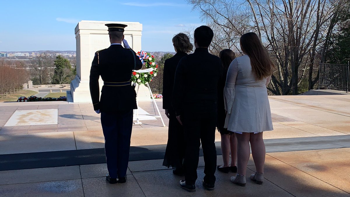 LibertyinDC's tweet photo. After a rough morning, we made it to Arlington. Always meaningful. #thankyouforyourservice https://t.co/fICiiqVKKl