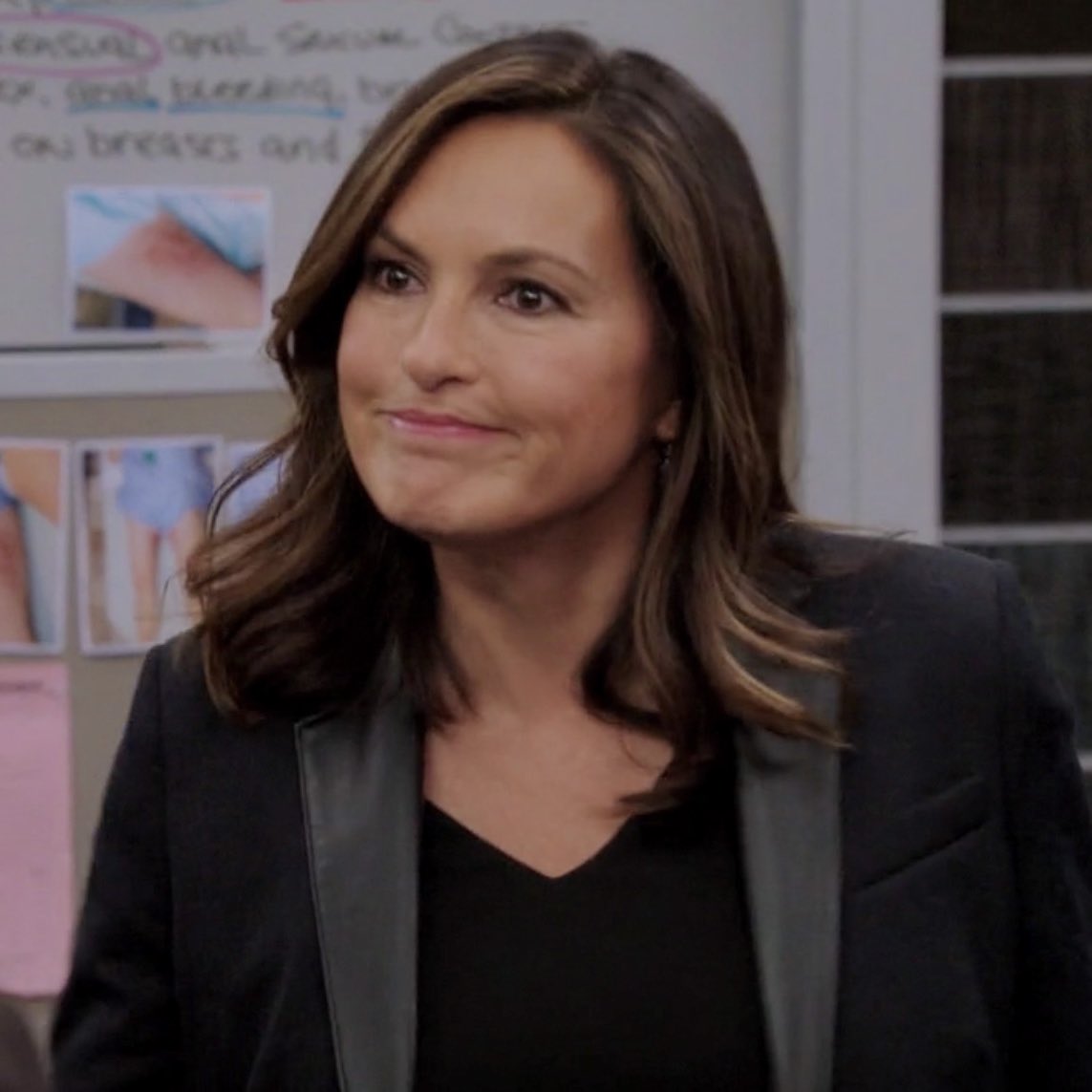winonaddict's tweet photo. y’all ever see a picture of mariska and just 💗💘💖💞💘💕💘💗💖💕💘💗💞💕💘💗💞💖💞💗💕💘💖💞💕💞💖💘💗💞💗💕💖💘 bc same https://t.co/q909dVfRw7