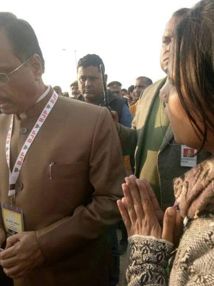 #BEDTET2011 
<a href="/Sajidali_Journo/">Sajid Ali</a> <a href="/yadavsunil94/">Sunil Kumar Yadav बीएड टेट2011</a> <a href="/RahulGandhi/">Rahul Gandhi</a> <a href="/ndtvindia/">NDTV India</a> <a href="/abpnewshindi/">News Alerts</a> <a href="/drdineshbjp/">Dr Dinesh Sharma BJP</a> <a href="/yadavvijay88/">Vijay Yadav</a> <a href="/Vandana94483144/">बेरोजगार वंदना BEDTET2011</a> 
उम्रे -दराज मांग के लाए थे चार दिन 
दो आरज़ू मे कट गये दो इन्तज़ार में ।

नोटा का सोटा