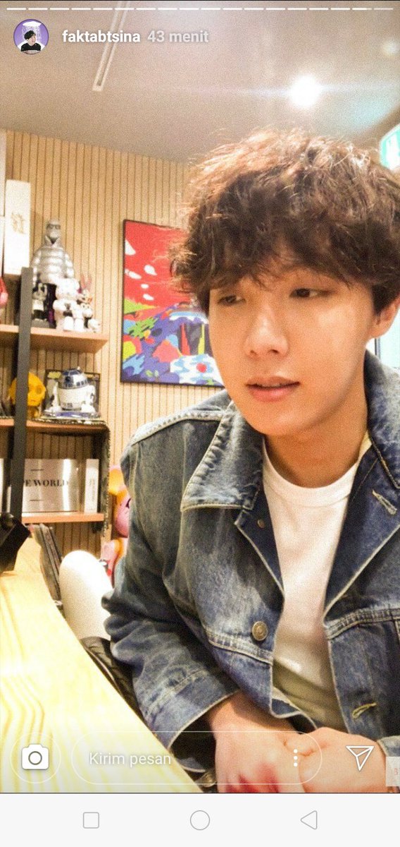 TiarraCTN's tweet photo. @BangBangtanEsp @jimiyuka @BTS_twt Our hobi our flower #TeamBTS #TwitterBestFandom #SoompiAwards @BTS_twt https://t.co/JTU762yg4Y