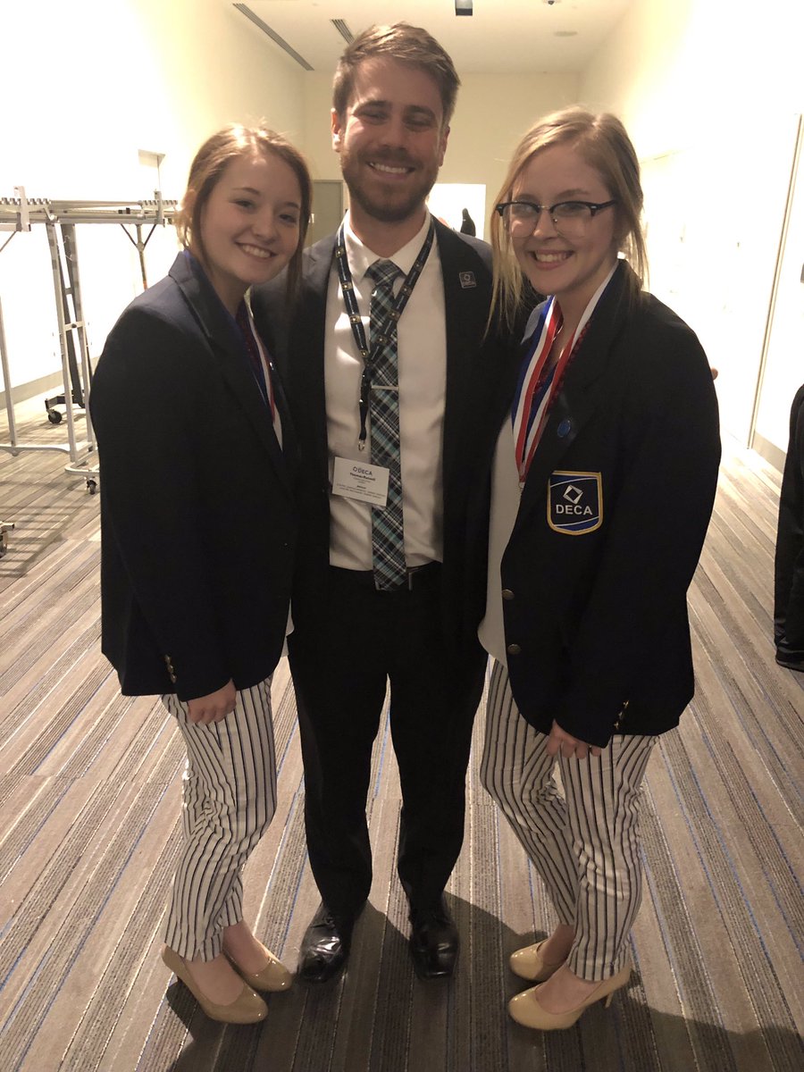 paigem271's tweet photo. thankful for every opportunity i’ve been given with this amazing group of people. although things didn’t go how we wanted, it only makes us better. can’t wait to make these next two years the best. love my DECA family #DECAlit #SignUp4DECA https://t.co/nacchbQKXZ