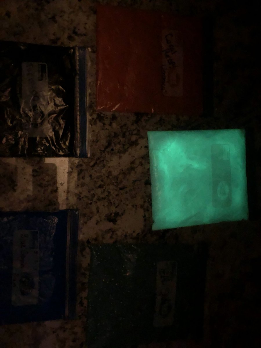 SamClar45748548's tweet photo. @UNKBiol106 @UNKearney #106SpringBreak19
Made bunch of slime with my family, got all sorts of it, one I particular glows! https://t.co/DFf1608V3U
