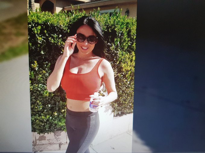 Flashing my boobs on the street... Check out my onlyfan to see the full video https://t.co/dAzEeZ1h7Z