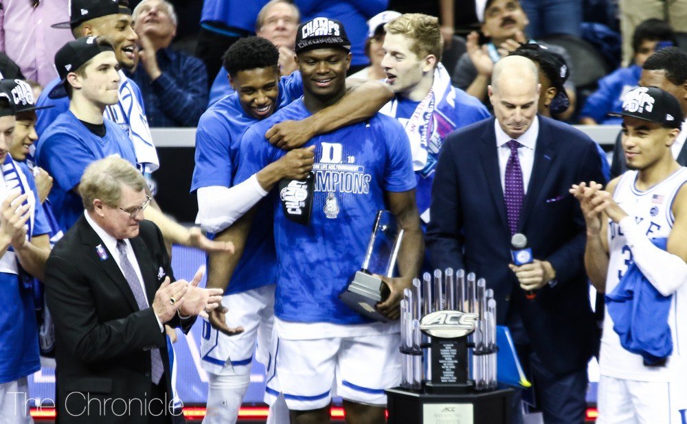 dukebasketball's tweet image. The championship ceremony and net cutting in photos: 
chron.it/2uckbR1