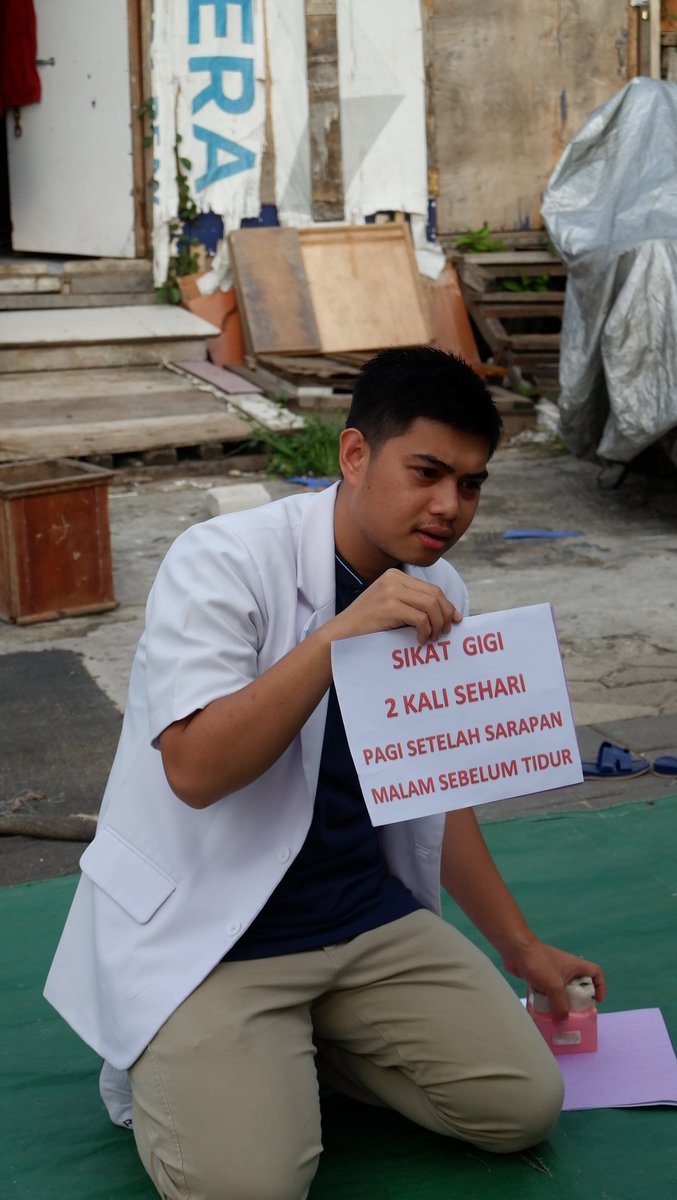 UmbrellaWisdom's tweet photo. #TUWUpdate
Kelas Pengenalan Profesi 
*When I Grow Up*
Sabtu, 16/3/2019
1. Dokter Gigi
2. Pemadam Kebakaran
3. Programmer

Terimakasih atas kesediaannya berbagi bersama adik adik di Kampung Dao 😊😊 https://t.co/WdnfNiRWQt
