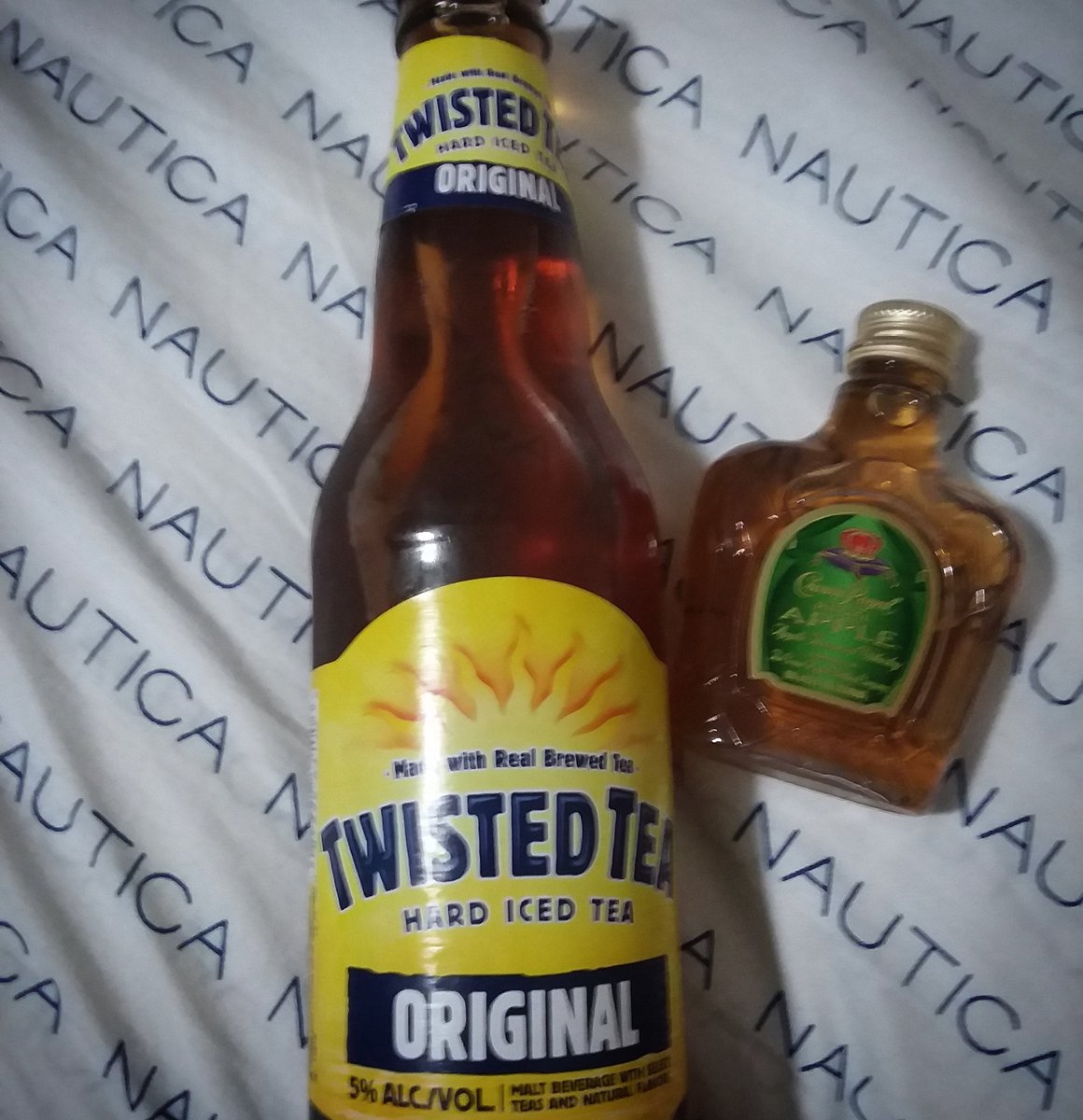 dianna_chenette's tweet photo. #idontusuallydothis but #ayee #mysaturday when everyone else in your house is Sleeping AMD your wide awake cuz you work 3rd shift so ima #shotthis #sipthat take a nice long hot shower and chill #allbymyself https://t.co/r4edebdLlP