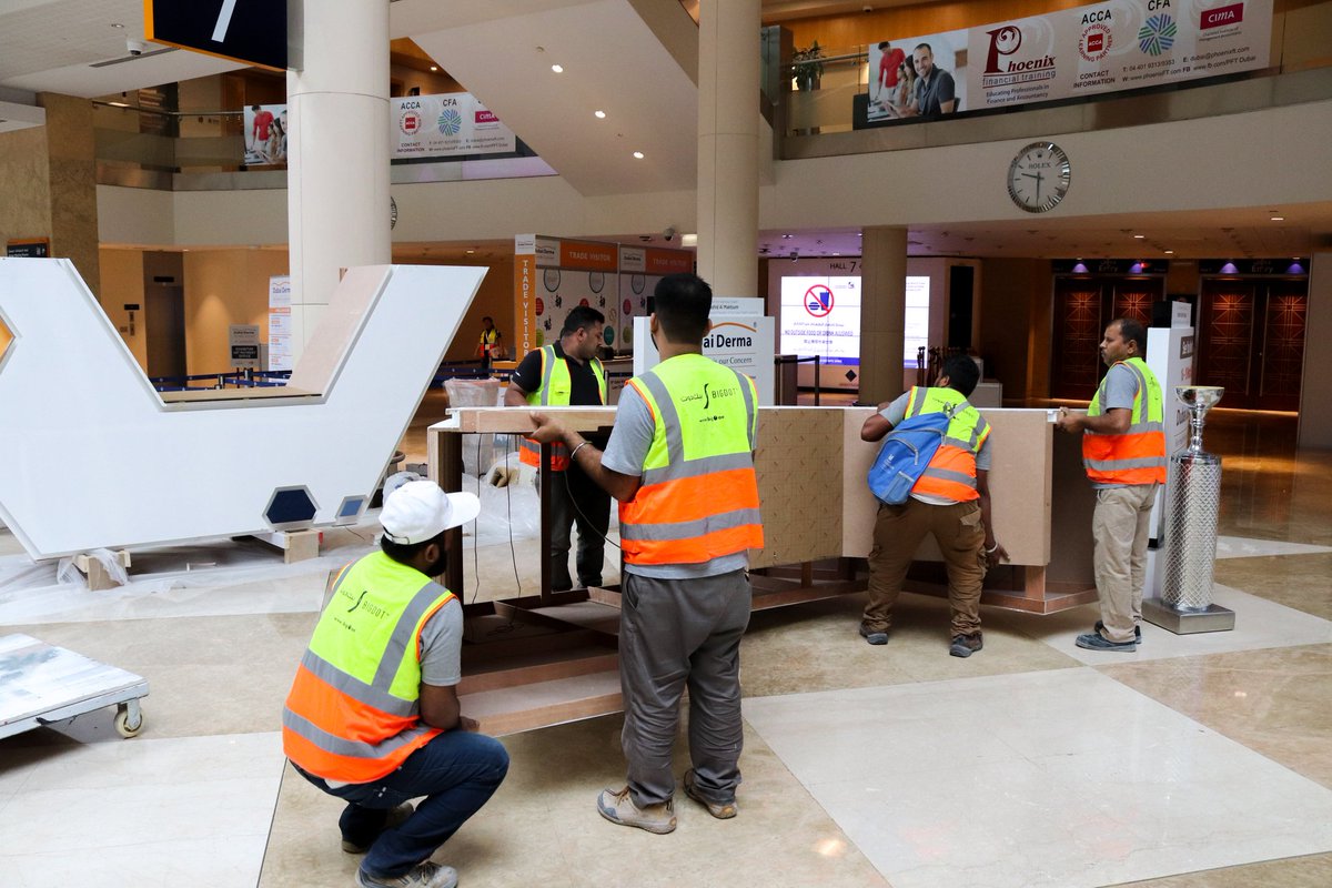 INDEXDESIGNUAE's tweet photo. Last day of build-up underway for #dubaiderma2019 which starts  tomorrow 18-20 March 2019 at #DWTC, the show is dedicated to dermatology, aesthetics and laser.

"Skin Health is our Concern”

#bigdotdubai #Standcontractors https://t.co/cWoF6gCvQY