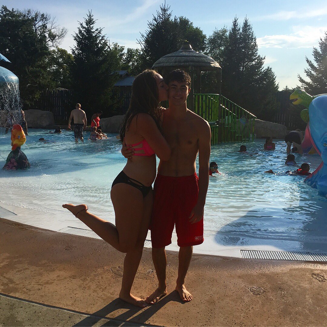 jamesfer3312's tweet photo. Happy 18th to my best friend 💕@mia_rivera9 https://t.co/KvHDHcAlD8