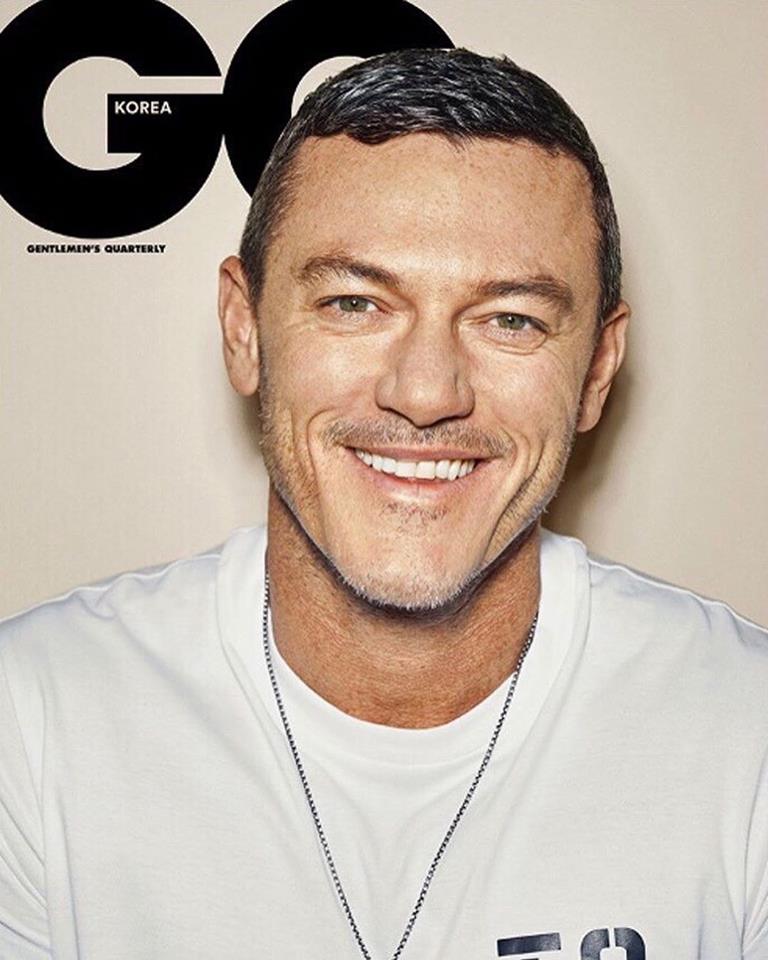 MarilynLuketeer's tweet photo. Via lord.gardiner on IG
GQ Korea 2019 Luke Evans @TheRealLukevans #thereallukeevans #lukeevansactor #lukeevansedit #lukeevans #lukeevansfans #lukeevansfamily #lukegeorgeevans #luketeers #gq #gqkorea https://t.co/lIWrhXiSJ0