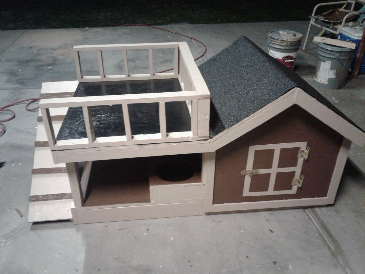 araanxxa's tweet photo. My boyfriend’s dad makes super cute dog houses and he’s kinda sad Bc he’s not selling any, Twitter peeps PLEASE RT!!! Help me, help him😭😭 HMU if interested 🐶 https://t.co/PzzZNNMN8e