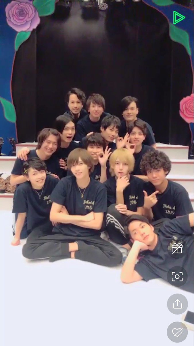 kamen_method's tweet photo. 【生配信】
絶賛公演中の「ガラスの仮面・愛のメソッド2019」LINE LIVE 第３弾！！

本日も「キャスト全員」で「舞台上から」配信致します🌹

配信時間：16時〜（約20分間）

どうぞお楽しみに😌✨

#愛メソ2019
#愛メソ

https://t.co/I3g7Wk1Cv5 https://t.co/rreaLzFTnv