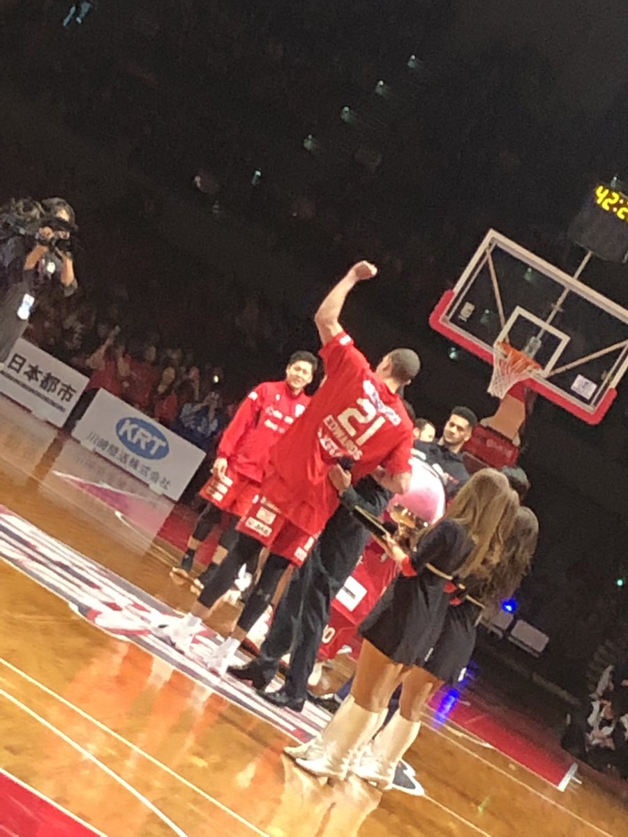 天皇杯バスケで3連覇を達成した千葉ジェッツ( @CHIBAJETS )さんが@「チャンピオンリング贈呈式」を開催! Togetter 天皇杯バスケで3連覇を達成した千葉ジェッツ( @CHIBAJETS )さんが@「チャンピオンリング贈呈式」を開催! Togetter