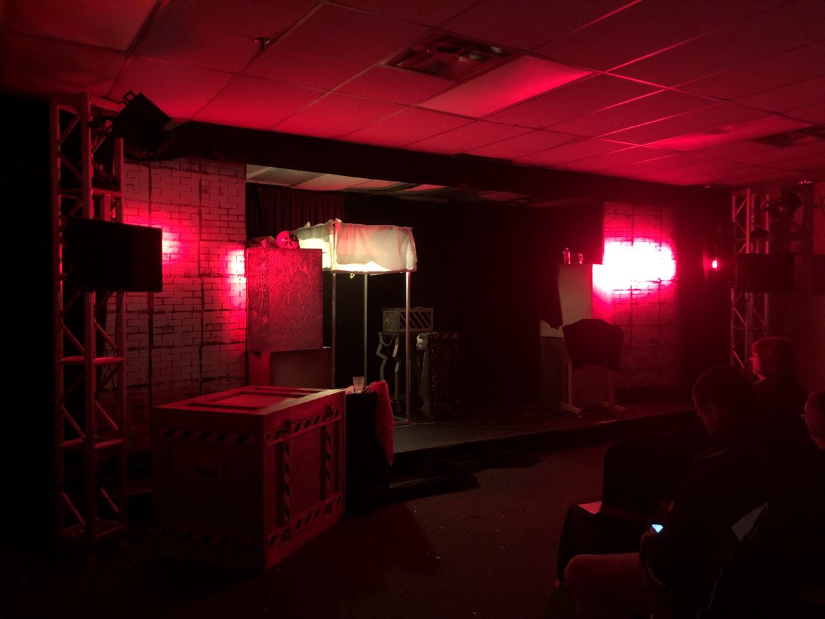 MoVernie's tweet image. Jam packed crowd came to watch #Illusionist Ryan Brown performed at #401MiniIndy.

#Event

#RyanBrown #magic #entertainment #marchbreak @CoreyDixon33