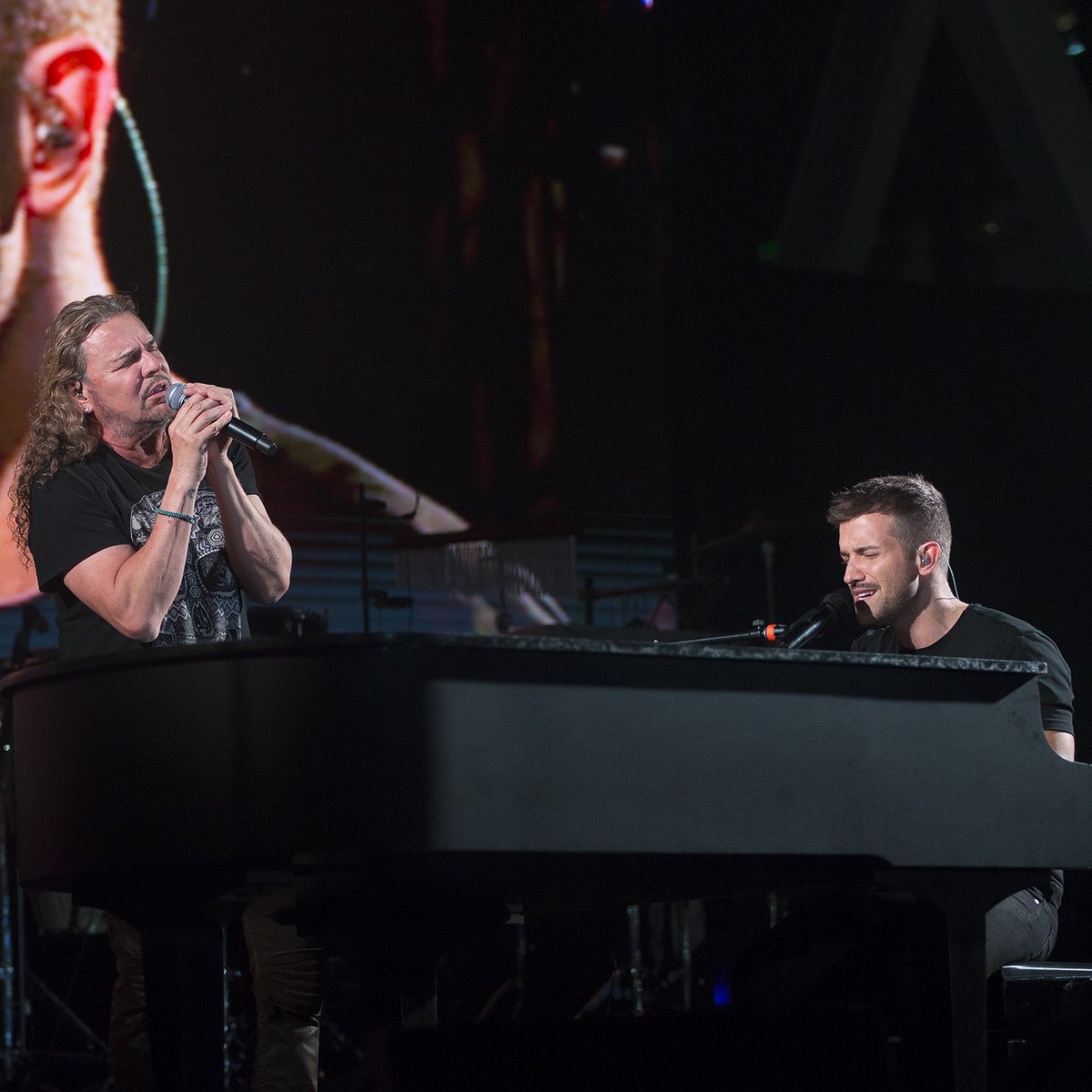 pabloalboran's tweet photo. #RayandoElSol con Fher de @manaoficial 
Gracias por este regalo!!!! 
#Miami #TourPrometo2019 https://t.co/PCintDAssL