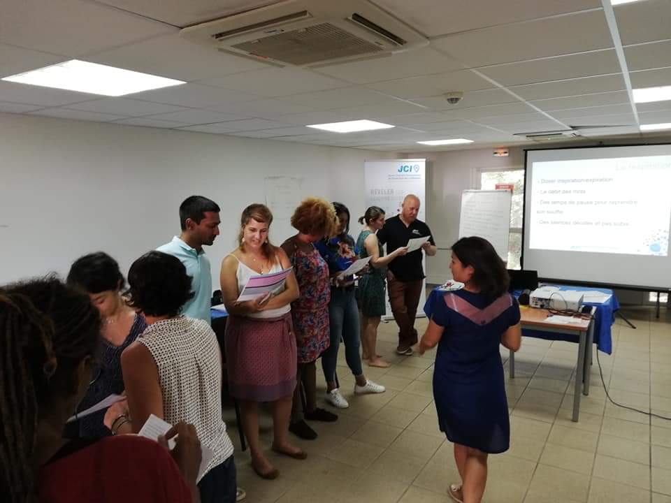 JCEStDenis974's tweet photo. [Formation] Retour en images sur la formation Prise de Parole en Public animée par Christelle et Fabien, réunissant des participants des jeunes chambres économiques de Saint-Denis et du Grand Sud.
#JCI
#incubateur #leaderscitoyens #JCESDR
https://t.co/ofRwFQOt5w https://t.co/2DWUhJdEPU
