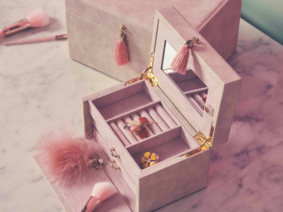 Francfranc フランフラン 公式 בטוויטר Francfrancのある生活 大切な思い出のあるジュエリー やお気に入りのアクセサリーは ジュエリーボックスに大事にしまっておきましょう フラビア ジュエリーボックス T Co Azjj6jjxv9