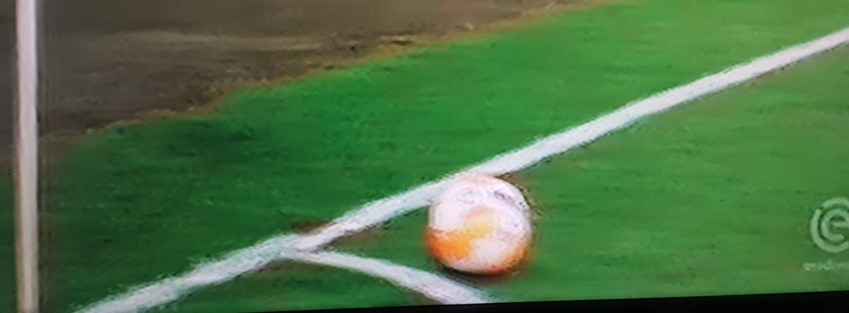 StopdeVAR's tweet image. Dit hieronder geeft het hedendaagse voetbal weer. Alles onder een vergrootglas, op alle slakken zout, elke situatie is een ding, het word er serieus niet leuker op, de sport veranderd in negatieve zin! #VAR #stopdevar ⚽️