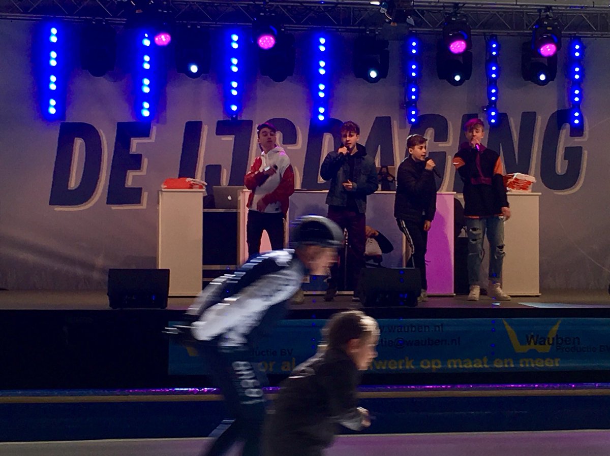 eventjes's tweet photo. Hoe mooi is het leven als je eindelijk naast de boyband staat waar je zó’n fan van bent. 
#meetandgreet #Fource #IJsdaging #rodekruis #uithof @DeUithof @RodeKruis 

😍 https://t.co/cgVYKxRSTn