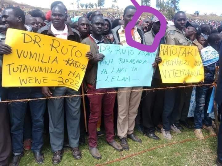 MangoPeter4's tweet photo. @kipmurkomen the best message was sent by the guy behind ... 
....watu wako njaa. https://t.co/W0JTsEDNXX